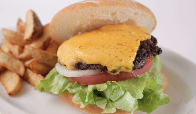 <strong>GRAHAM’S CAFE Los Angeles｜グラムズ カフェ ロサンゼルス</strong>　「グラムズチーズバーガー」 1400円