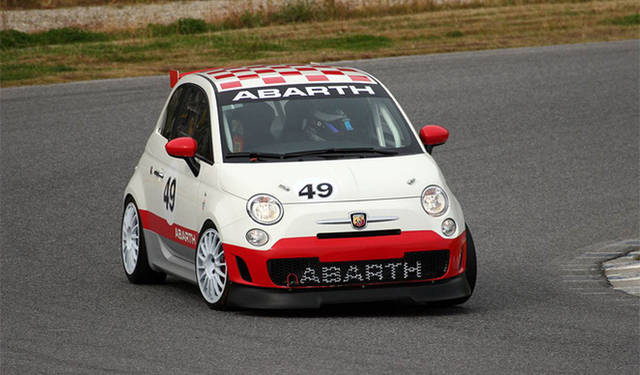 <strong>Abarth 695 Assetto Corse｜アバルト 695 アセットコルセ</strong>
