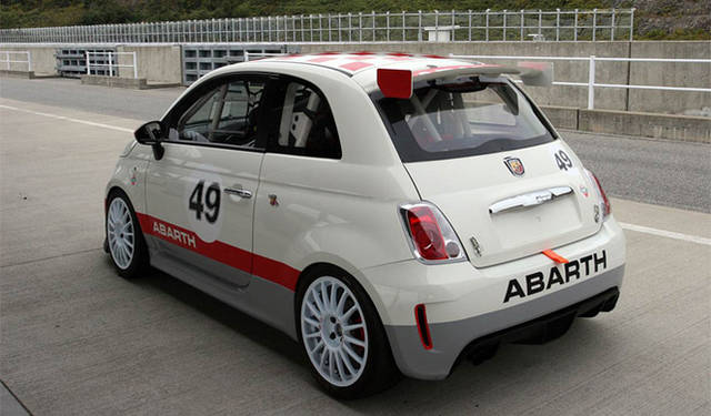 <strong>Abarth 695 Assetto Corse｜アバルト 695 アセットコルセ</strong>