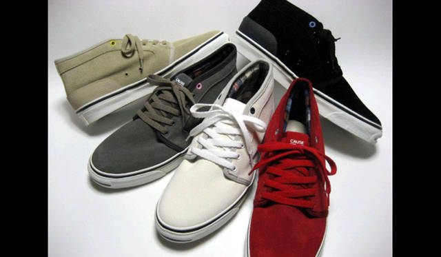 <strong>CAUSE｜コーズ</strong>　「DESERT BOOTS SNEAKER」　各1万8690円