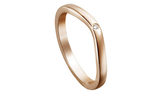 <strong>Cartier｜カルティエ</strong>　バレリーナ カーブ[PG×ダイヤモンド] 14万3850円　© Cartier