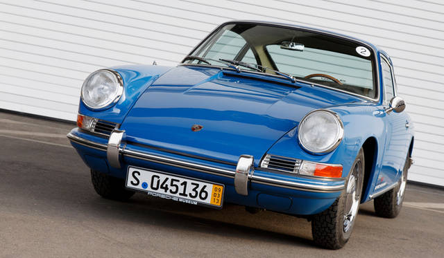 「ナロー911」と呼ばれた初代911。当初は「901」という名前で登場する予定だった。1964年から1973年まで製造された