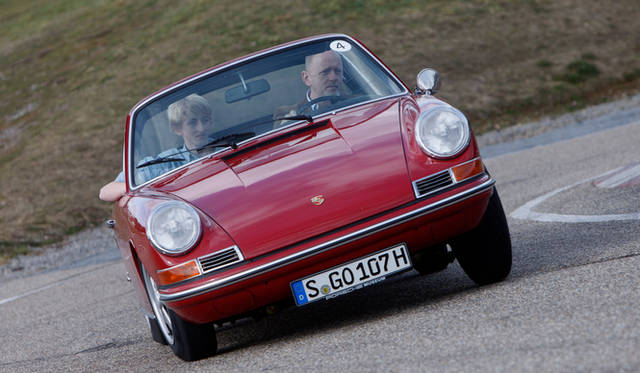 「ナロー911」と呼ばれた初代911。当初は「901」という名前で登場する予定だった。1964年から1973年まで製造された