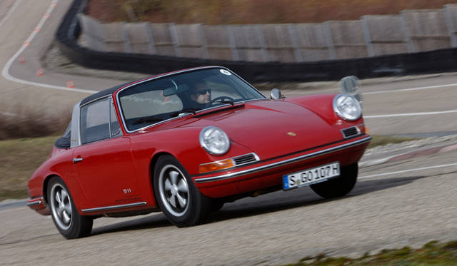 「ナロー911」と呼ばれた初代911。当初は「901」という名前で登場する予定だった。1964年から1973年まで製造された