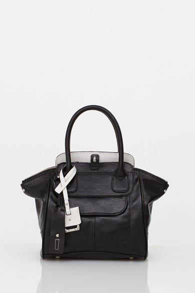 <strong>ithelicy｜イザリシー</strong>　2013年春夏コレクション　「V-ita mini」3万6750円