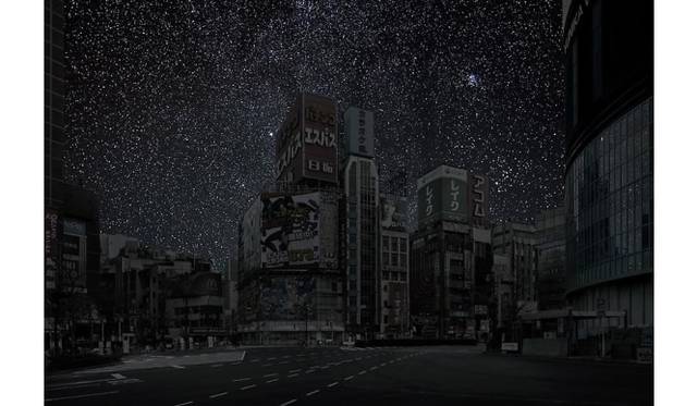 <strong>ART FILE 17｜「Thierry Cohen Darkened Cities」</strong>　Tokyo 35° 41’ 36’’ N 2011-11-16 lst 23:16 26 x 40 inch pigment printEdition of 5