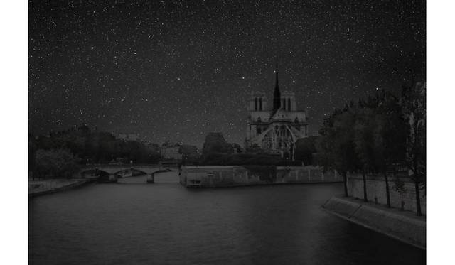 <strong>ART FILE 17｜「Thierry Cohen Darkened Cities」</strong>　Paris 48° 51’ 03’’ N 2012-07-19 lst 19:46 26 x 40 inch pigment printEdition of 5