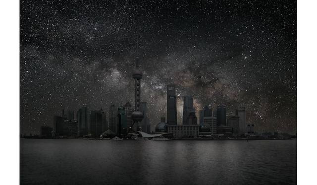 <strong>ART FILE 17｜「Thierry Cohen Darkened Cities」</strong>　Shanghai 31° 14’ 39’’ N 2012-03-19 lst 14:42 39 x 60 inch pigment printEdition of 3