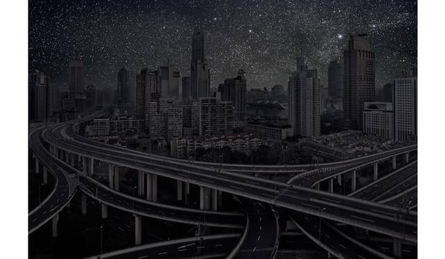 <strong>ART FILE 17｜「Thierry Cohen Darkened Cities」</strong>　Shanghai 31° 13’ 22’’ N 2012-03-17 26 x 40 inch pigment printEdition of 5 