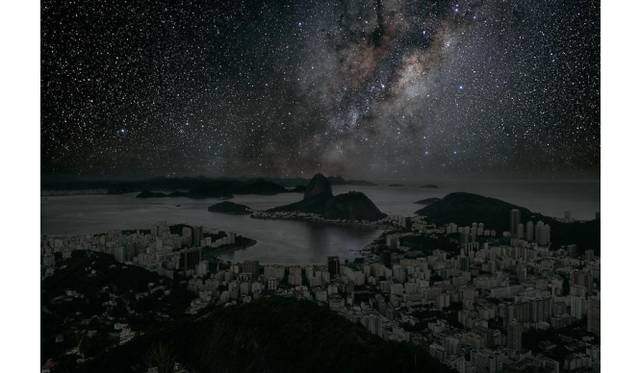 <strong>ART FILE 17｜「Thierry Cohen Darkened Cities」</strong>　Rio de Janeiro 22° 56’ 42’’ S 2011-06-04 lst 12:34 39 x 60 inch pigment print Edition of 3
