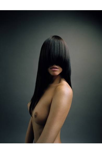 第一部『STUDIO NUDES』<br />会期│4月30日（火）～5月15日（水）<br />※月曜休館<br /><br />第二部『DEPPER SHADES』<br />会期│5月29日（水）～6月12日（水）<br />※月曜休館<br /><br />時間│11:00～20:00<br />会場│tokyo arts gallery<br />東京都渋谷区東2-23-8<br />Tel.03-6427-6665<br />http://www.tokyoartsgallery.com <br /><br />“Irina Vienna”2005, 50 x 40cm, archival pigment print