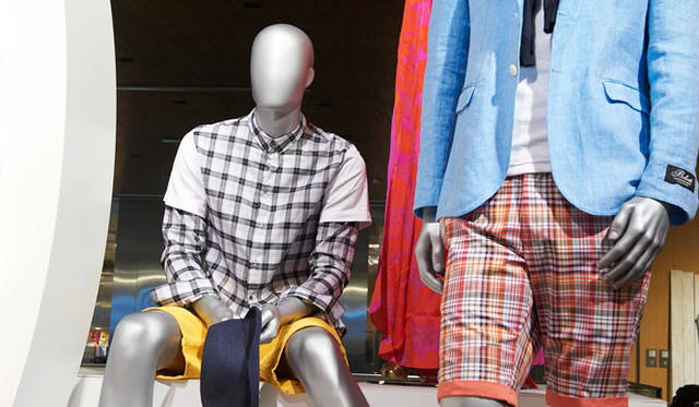 <strong>ESTNATION｜エストネーション</strong>　エストネーション六本木ヒルズ店10周年　左／シャツ3万9900円（クリス ヴァン アッシュ／エストネーション）