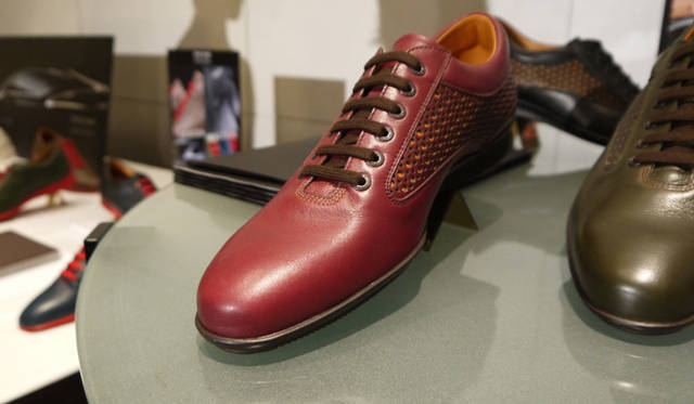 ジョンロブとアストンマーティンのコラボレーション ドライビングシューズ 第2弾 詳細は続報を待ってほしい