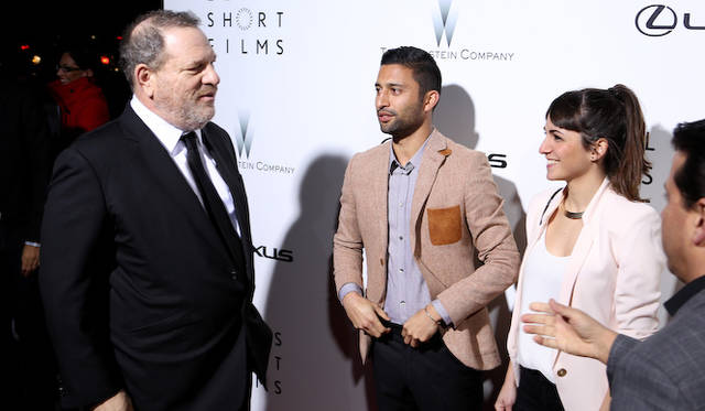 ショートフィルムの監督ジャスティン・ティッピング氏（中央）と、クリスティーナ・モリーノ氏（右）とハーヴェイ・ワインスタイン氏（左）