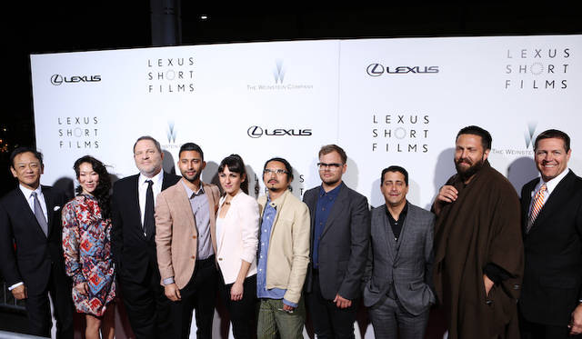 レクサスインターナショナルプレジデント伊勢清貴氏、レクサスインターナショナルジェネラルマネージャー マーク・テンプリン氏、ハーヴェイ・ワインスタイン氏、デイヴィッド・グラッサー氏とショートフィルムの監督たち。左から、宮崎光代氏、ジャスティン・ティッピング氏、クリスティーナ・モリーノ氏、チャン・キ・チャン（Chung Ki Chan）氏、ジョエル・ケファリ（Joel Kefali）氏、 キャンベル・フーパー（Campbell Hooper）氏