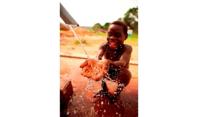 <strong>HUBLOT｜「チャリティー：ウォーター」を支援する限定ウォッチを発表 </strong>　開発途上国に安全な飲料水をとどける活動