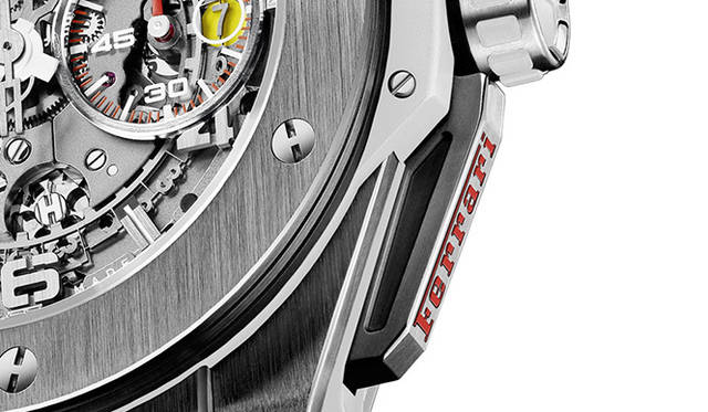 プッシュボタンにも“Ferrari”の文字が刻まれる