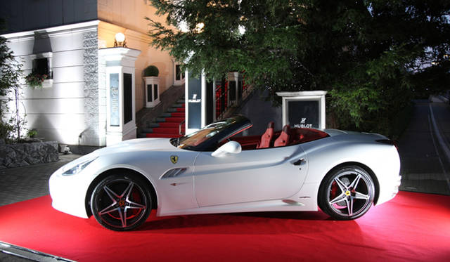 F1日本GPでの初勝利から25周年を記念して発売された、日本特別仕様モデル「Ferrari California 30 Giappone（フェラーリ カリフォルニア 30 ジャッポーネ）」