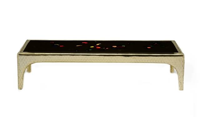 <strong>VERSACE｜ザ・ハース・ブラザーズとコラボレーションしたホームコレクションを発表</strong>　Chondrite Table　価格未定