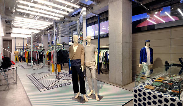 <strong>OPENING CEREMONY｜オープニングセレモニー</strong>　「OPENING CEREMONY OMOTESANDO」地下1階＝メンズフロア