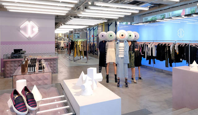 <strong>OPENING CEREMONY｜オープニングセレモニー</strong>　「OPENING CEREMONY OMOTESANDO」1階＝ウィメンズフロア