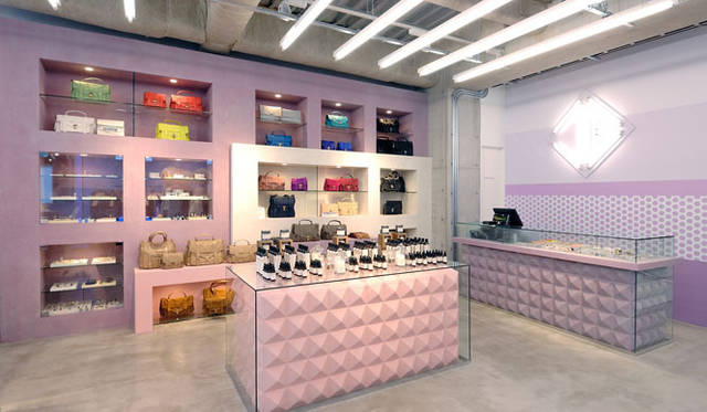 <strong>OPENING CEREMONY｜オープニングセレモニー</strong>　「OPENING CEREMONY OMOTESANDO」1階＝ウィメンズフロア