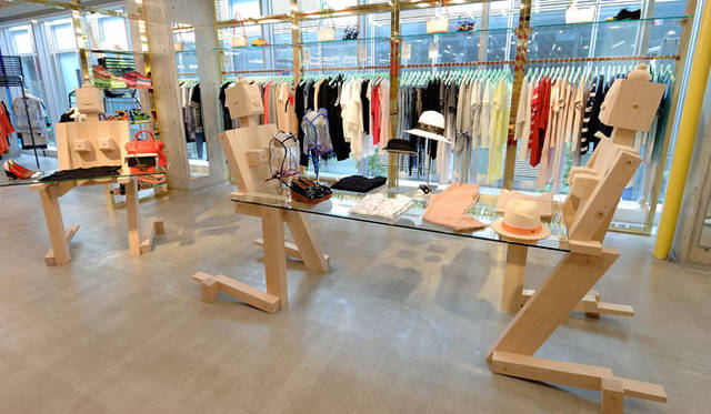 <strong>OPENING CEREMONY｜オープニングセレモニー</strong>　「OPENING CEREMONY OMOTESANDO」2階＝ウィメンズフロア