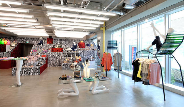 <strong>OPENING CEREMONY｜オープニングセレモニー</strong>　「OPENING CEREMONY OMOTESANDO」2階＝ウィメンズフロア