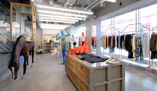 <strong>OPENING CEREMONY｜オープニングセレモニー</strong>　「OPENING CEREMONY OMOTESANDO」3階＝ウィメンズフロア