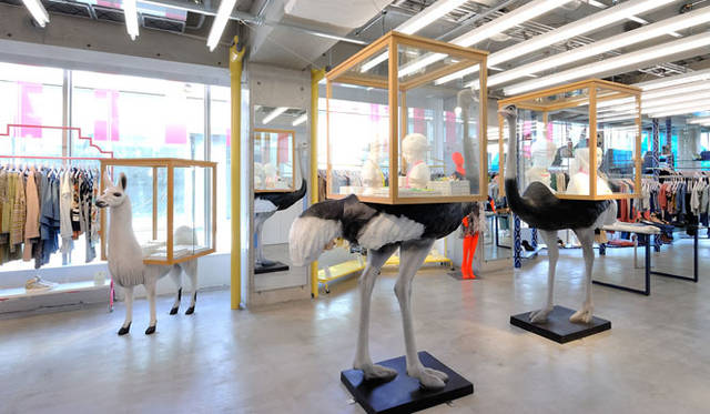 <strong>OPENING CEREMONY｜オープニングセレモニー</strong>　「OPENING CEREMONY OMOTESANDO」3階＝ウィメンズフロア