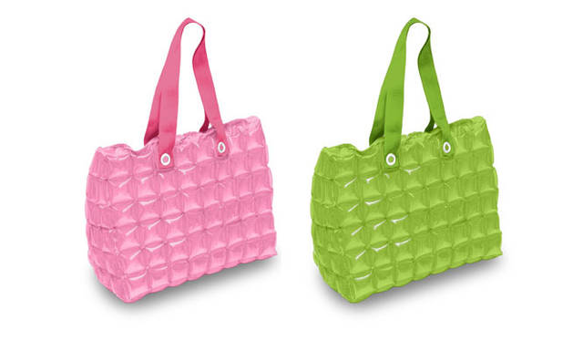 <strong>「imaxis（イマクシス）」</strong>　「AIRBAG（エアーバッグ）」　モデル「TRAVY」各6195円