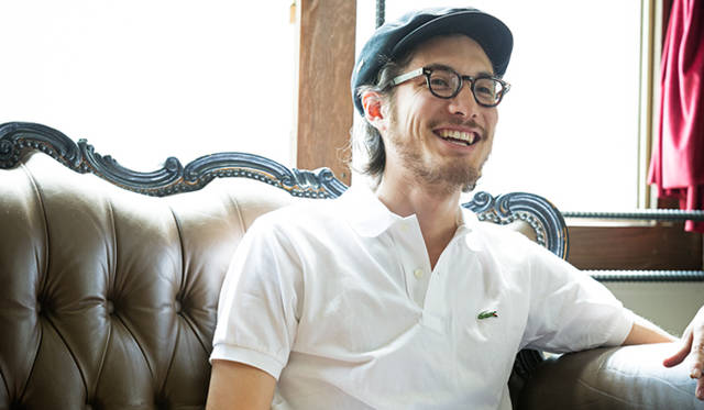 <strong>LACOSTE｜ラコステ</strong> 高校時代の話をはじめ、ラコステとのさまざまなエピソードを語ってくれたオステアーさん