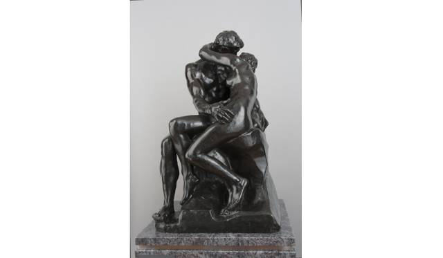 <strong>ART｜六本木ヒルズ・森美術館10周年記念『LOVE展：アートにみる愛のかたち―シャガールから草間彌生、初音ミクまで』</strong>　オーギュスト・ロダン《接吻》 1882-1887年頃 （原型）ブロンズ 87×51×55 cm 国立西洋美術館蔵、東京（松方コレクション）撮影：上野則宏