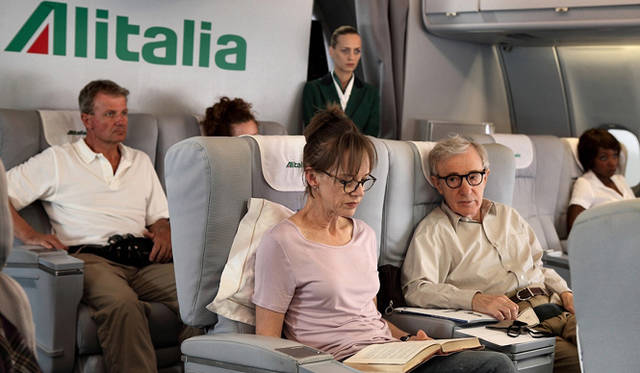 <strong>『ローマでアモーレ』</strong>　ウディ・アレン（右）とジュディ・デイビス　© GRAVIER PRODUCTIONS,INC.photo by Philippe Antonello