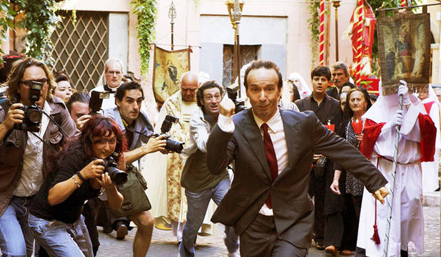 <strong>『ローマでアモーレ』</strong>　ある日突然にパパラッチに追いかけ回される、中年男を演じたロベルト・ベニーニ © GRAVIER PRODUCTIONS,INC.photo by Philippe Antonello