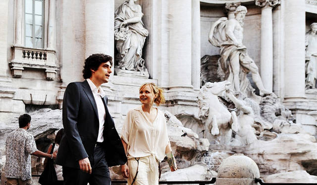 <strong>『ローマでアモーレ』</strong>　婚約したてのカップルを演じたアリソン・ピル（右）とフラヴィオ・パレンティ © GRAVIER PRODUCTIONS,INC.photo by Philippe Antonello