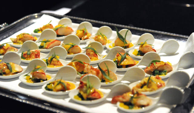 <strong>STRASBURGO｜ストラスブルゴ</strong>　一口で食べられる、繊細かつ鮮烈な味わいの料理がふるまわれた