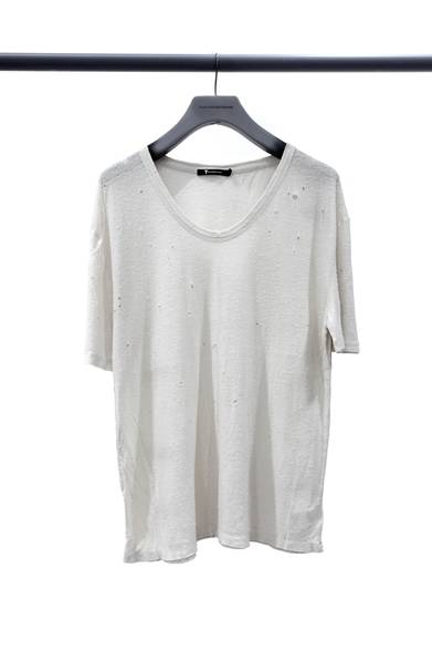 「DISTRESS WASHED PILLY RAYON SILK」ハーフスリーブ<br />価格｜1万8900円<br />カラー｜デザート<br />ワンサイズ、ユニセックス