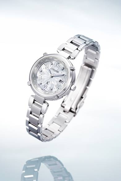 「シチズン クロスシー」2013夏季限定モデル<br />価格｜13万6500円<br />限定数｜1500本<br />発売日｜6月7日（金）