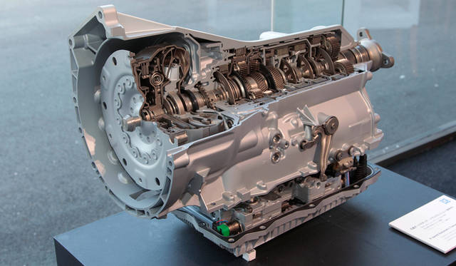 ZF社製 8段オートマチックトランスミッションのカットモデル