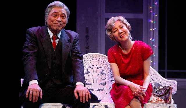 <strong>戸田恵子｜</strong>加藤健一さんとの二人芝居　舞台『八月のラブソング』　撮影：石川 純