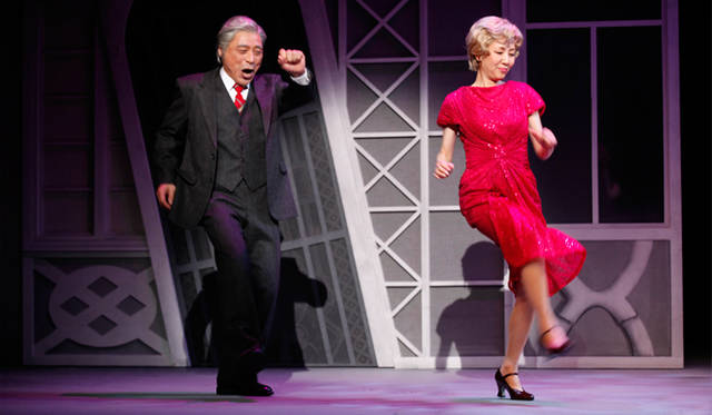 <strong>戸田恵子｜</strong>加藤健一さんとの二人芝居　舞台『八月のラブソング』　撮影：石川 純