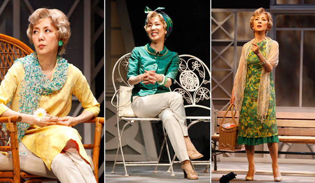 <strong>戸田恵子｜『八月のラブソング』</strong>　加藤健一さんとの二人芝居　舞台『八月のラブソング』　撮影：石川 純