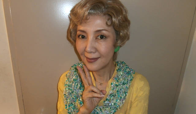 <strong>戸田恵子｜</strong>加藤健一さんとの二人芝居　舞台『八月のラブソング』　撮影：石川 純