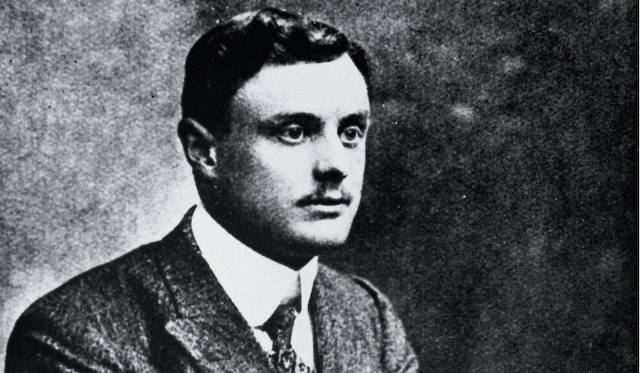 1896年、18歳のときに自動車を購入して以来、自動車業界の草分け的存在にして、自動車狂だったチャールズ・ロールス。冒険飛行士としても伝説的な存在。