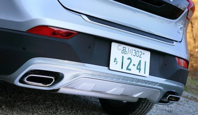 写真は「エクステリア・ステアリング・キット」（180,180円）装着車。リアのスキッドプーレトやエグゾーストパイプの形状が変更される