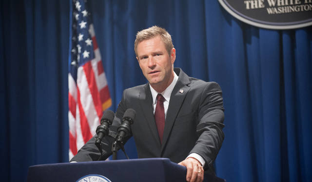 <strong>MOVIE｜『エンド・オブ・ホワイトハウス』</strong>　アーロン・エッカートが、ベンジャミン・アッシャー大統領を演じた © 2013 OLYMPUS PRODUCTIONS,INC
