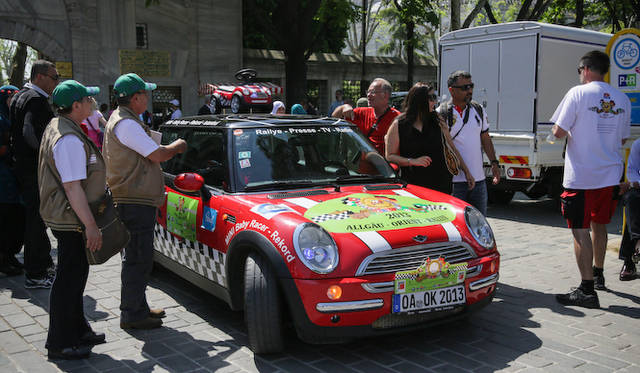 R50とよばれる最初期のMINI Cooper。2003年モデルだという