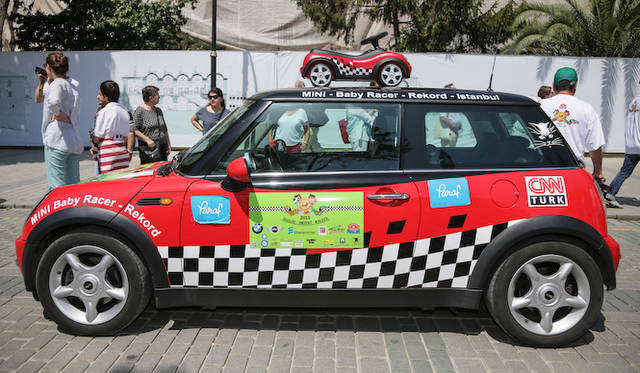 R50とよばれる最初期のMINI Cooper。2003年モデルだという