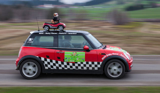 R50とよばれる最初期のMINI Cooper。2003年モデルだという